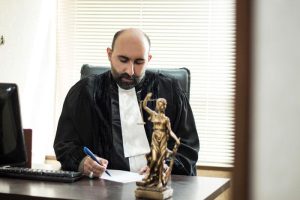 خلیل خسروی وکیل پایه یک دادگستری در اصفهان عضو کانون وکلای اصفهان